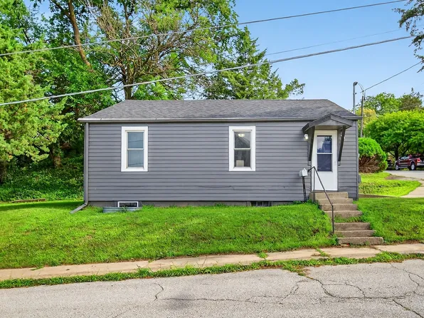 34 E Broadway St, Colfax, IA 50054