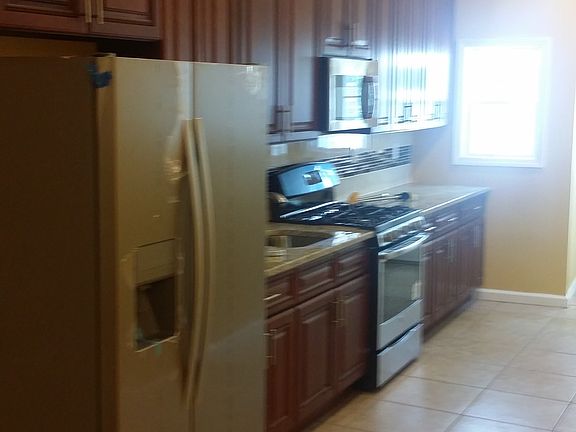 3rd image of 104-57 Atlantic Ave