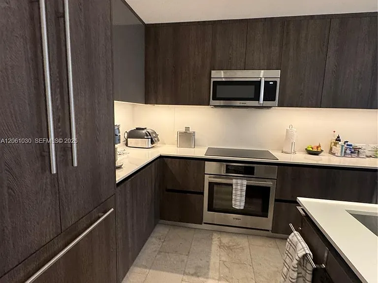 88 SW 7th St #805 — Photo 9