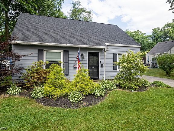 3rd image of 2230 Suncrest Dr
