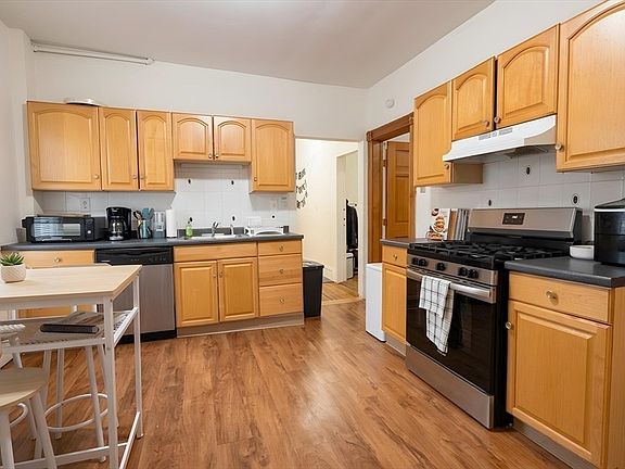 2nd image of 26 Darling St #2