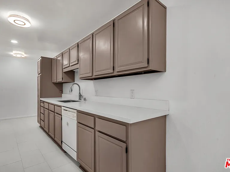 406 N Oakhurst Dr #202 — Photo 17