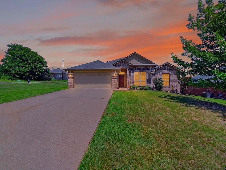 1st image of 964 Redbud Ln