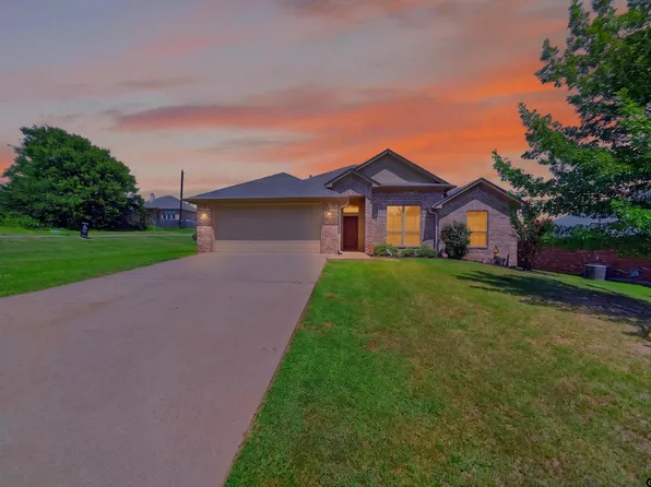 964 Redbud Ln, Bullard, TX 75757