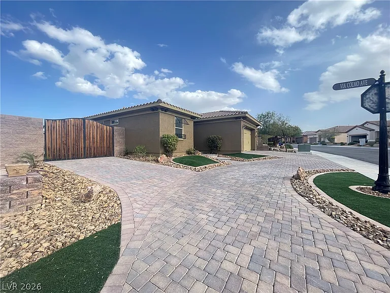 1066 Via Nandina Pl — Photo 3