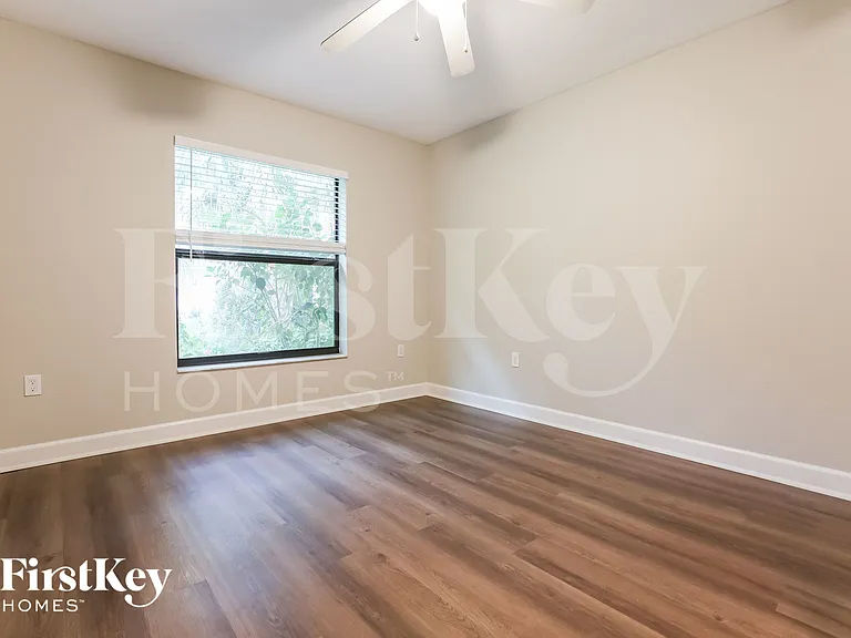 2267 Kamsler Ave — Photo 9
