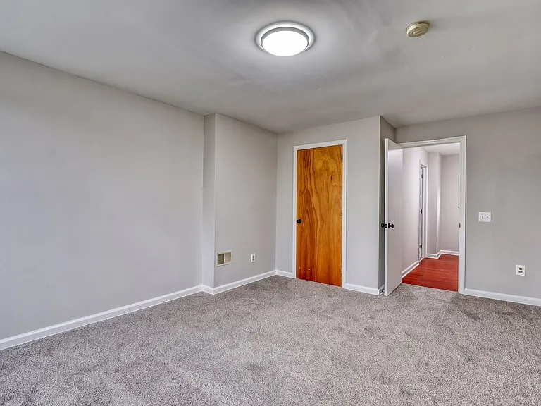 515 Seneca St — Photo 16