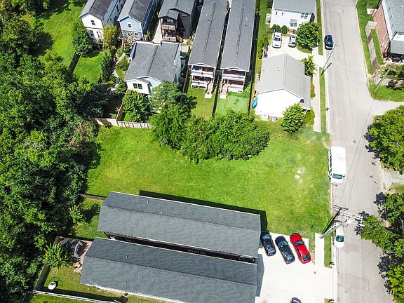2nd image of 1205 Walsh St
