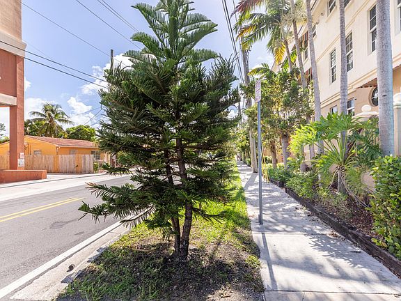3rd image of 3232 Coral Way APT 110