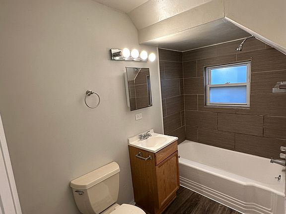 3rd image of 200-202 Rowell Ave #200