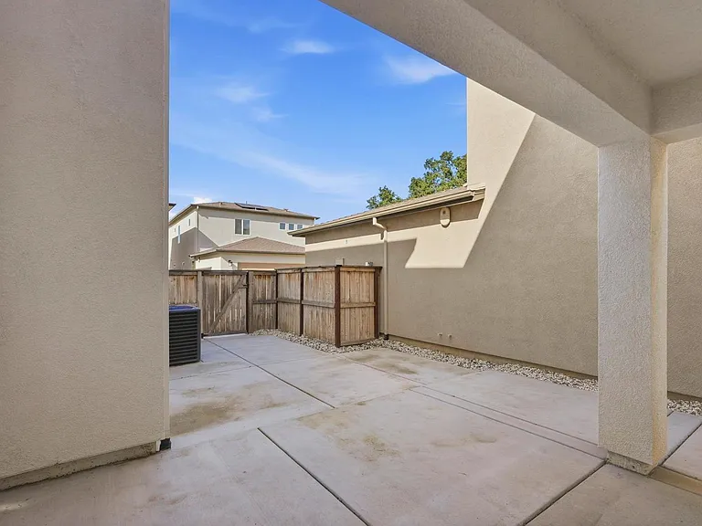 2809 Earthened Walk — Photo 32