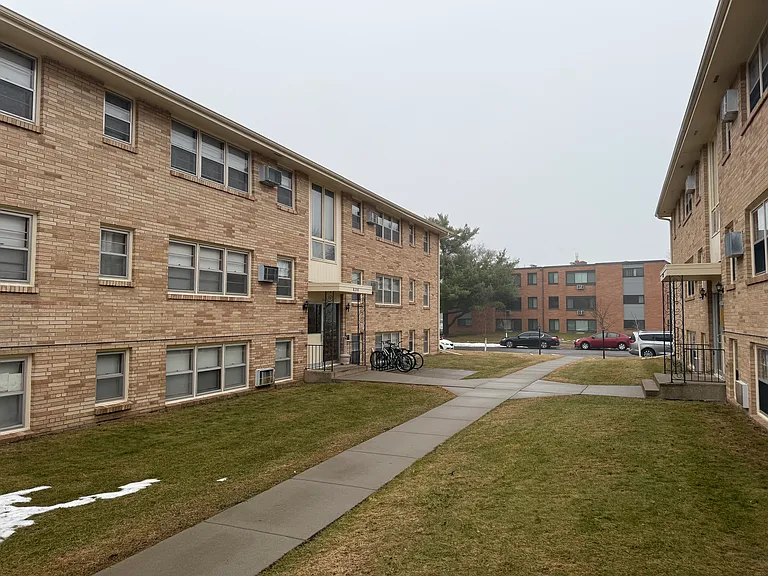 Aquila — Photo 6