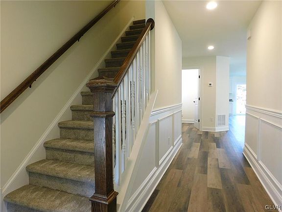 5th image of 143 Ackerman St