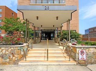 28 Riverside Ave #Twr-11h, Red Bank, NJ 07701