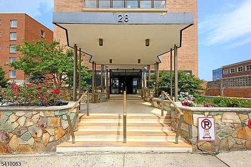 28 Riverside Ave #TWR-11H Photo 1
