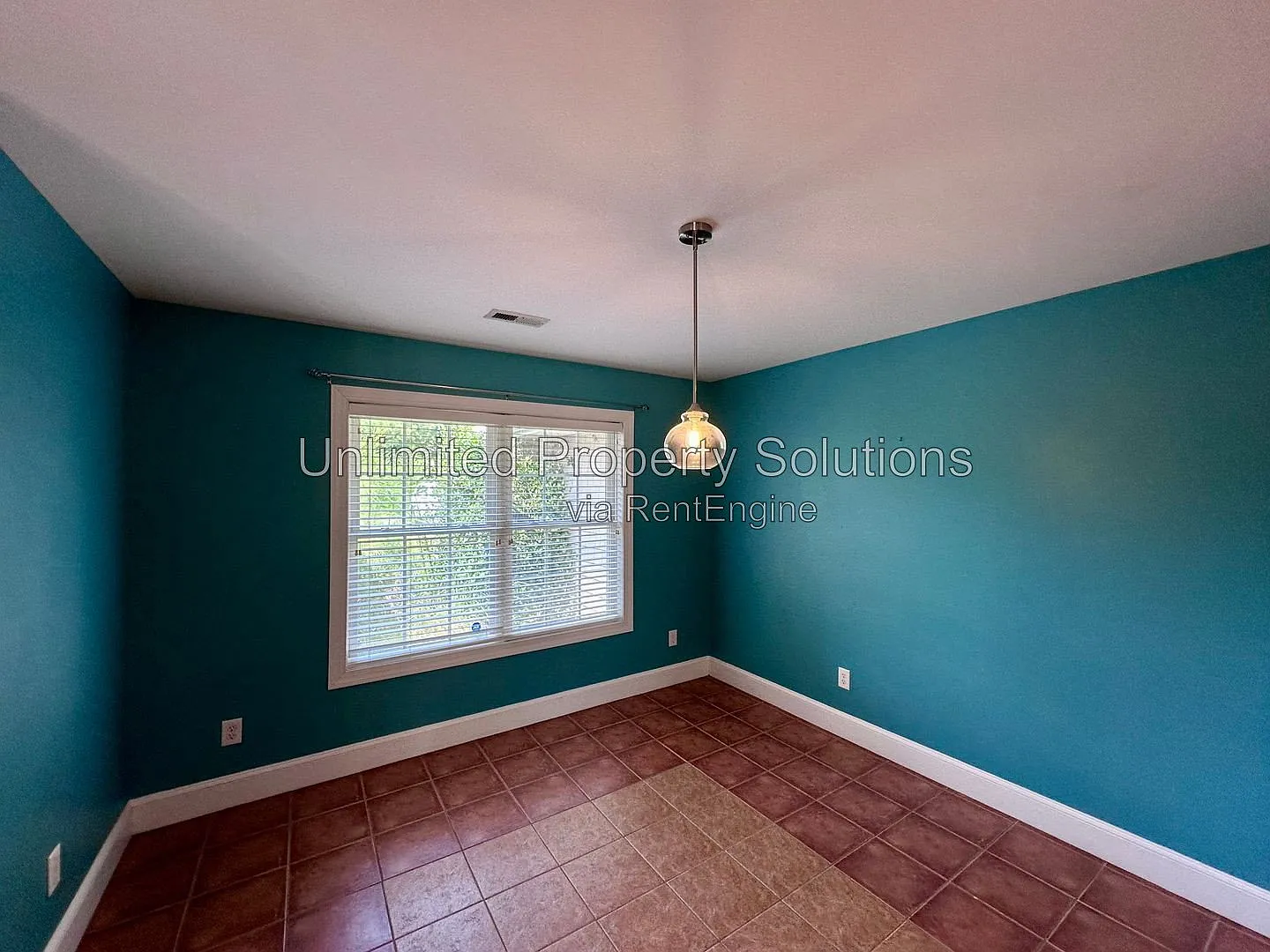 3 bed, 2.0 bath, 1984 sqft, $2,850 — Photo 4