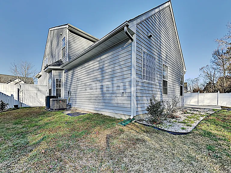 8008 Willowglen Dr — Photo 23