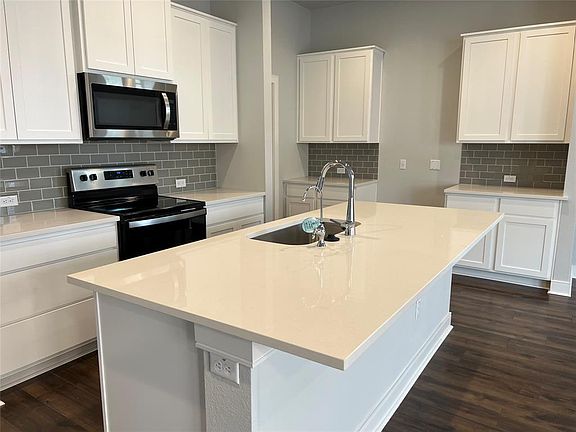 4th image of 2202 Grenache Dr
