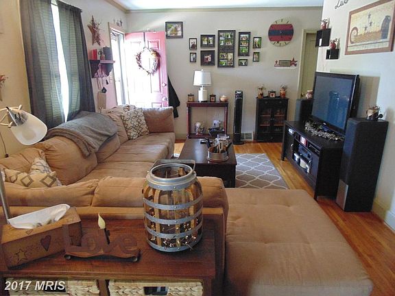 4th image of 921 Guilford Ave