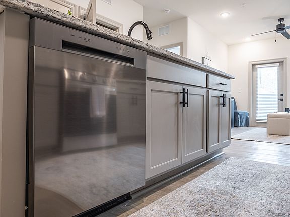 5th image of 185 Marquis Way #3408