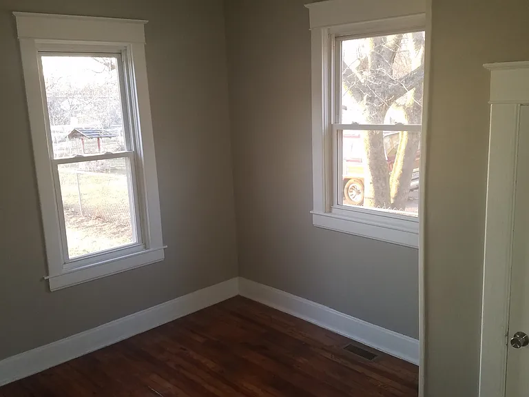 1115 S Main Ave — Photo 3