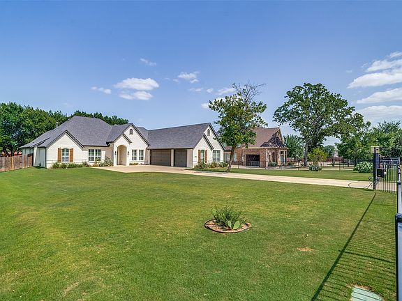 3rd image of 104 Falcon Crest Dr