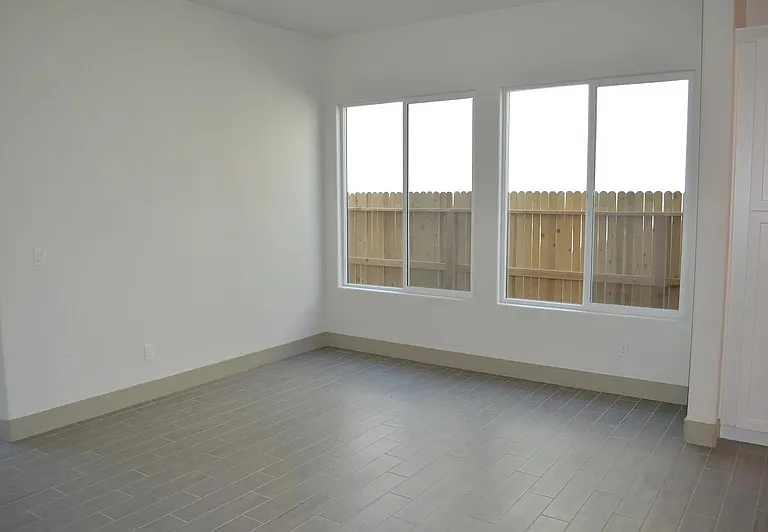 2430 Bastidas Dr — Photo 11