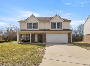 41973 Milton Dr, Belleville, MI