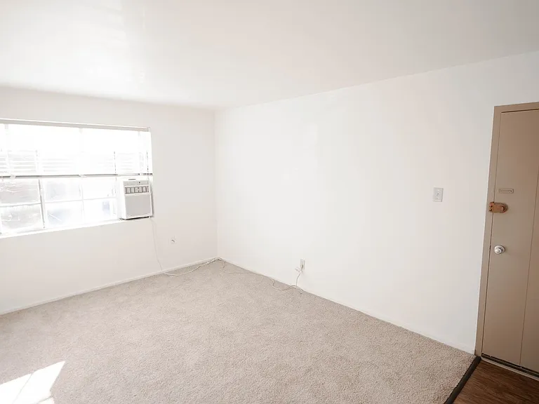 Clifton Woods Apartments — Photo 26