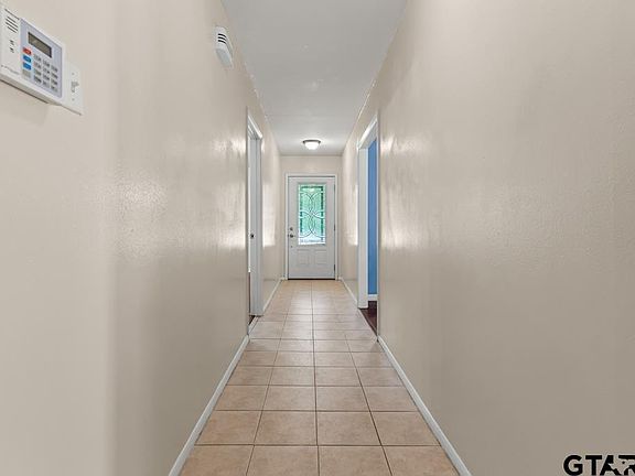 2nd image of 2202 Balsam St