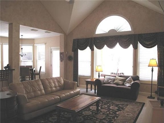 3rd image of 3711 Big Piney Dr