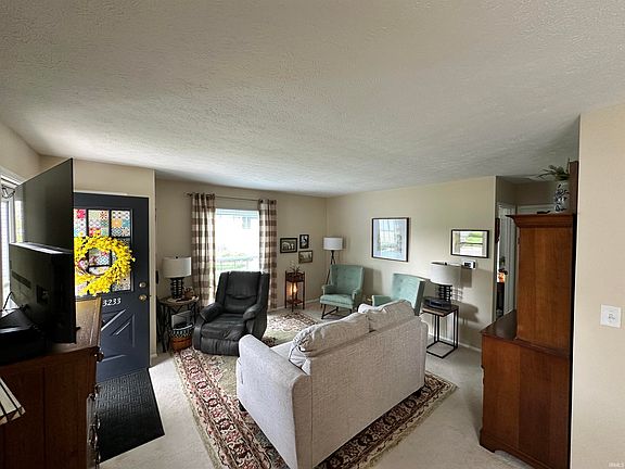 3rd image of 3233 Hanover Dr