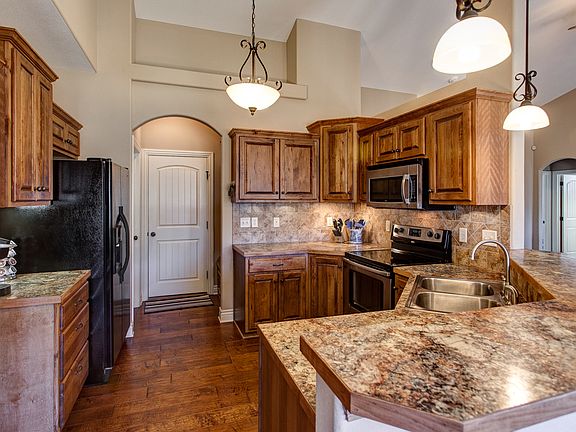 5th image of 505 Stone Glenn Cir