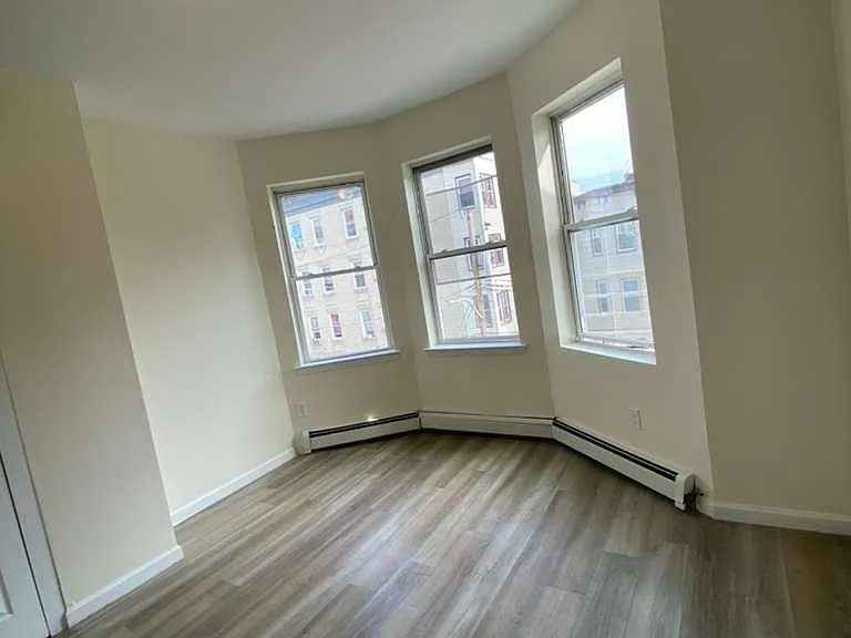 70 Ash St #3R — Photo 12