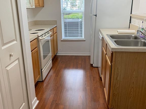 5th image of 4606 Ashburn Square Dr