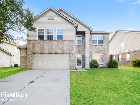 8728 N Springview Dr, McCordsville, IN 46055