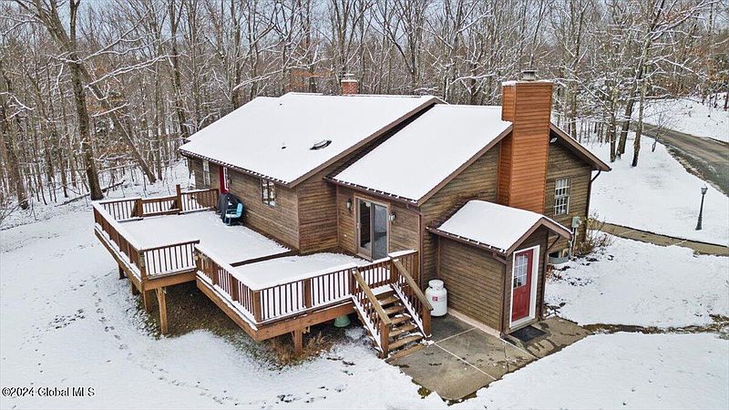 2nd image of 123 Birds Hill Road
