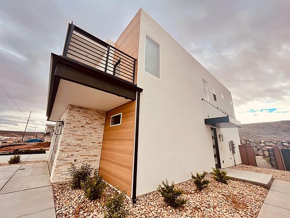 Front walkway side entry and backyard gate to 822 Desert Cactus.