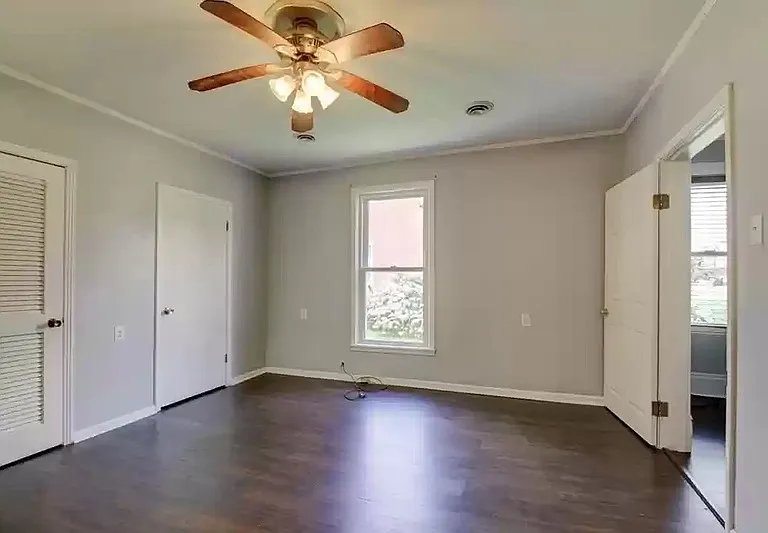 408 E Main St — Photo 9