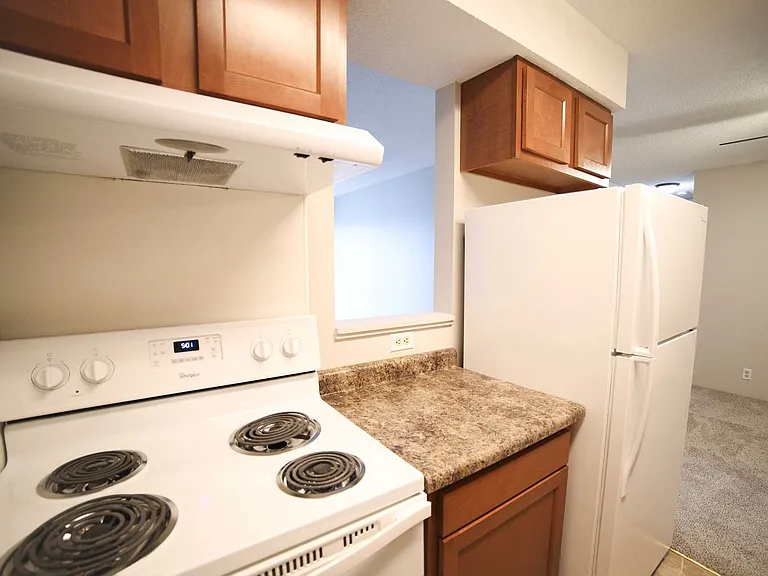 3033 W Capital Ave — Photo 8