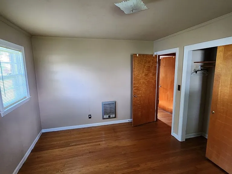 267 N Spring St — Photo 10