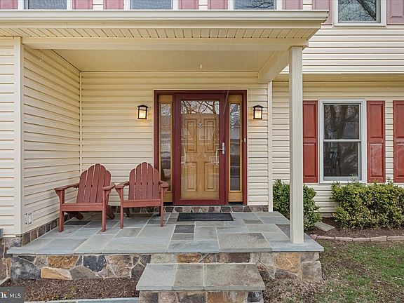 3rd image of 122 Briarwood Ct