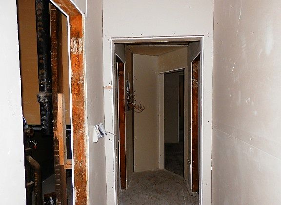3rd image of 148 N Leamington Ave