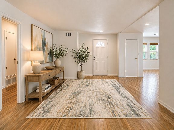 3rd image of 2315 Inadale Ave
