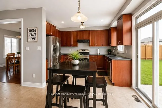100 Sun King Cres — Photo 5