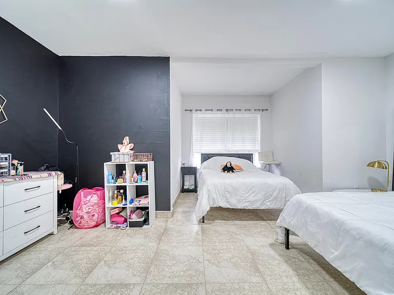 417 NE 26th St #5 — Photo 3