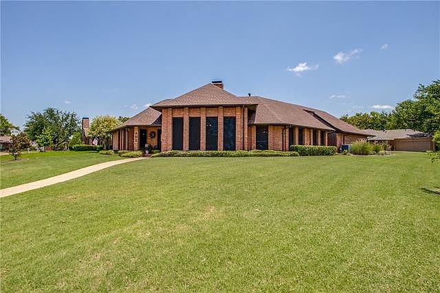 1st image of 302 Westway Cir