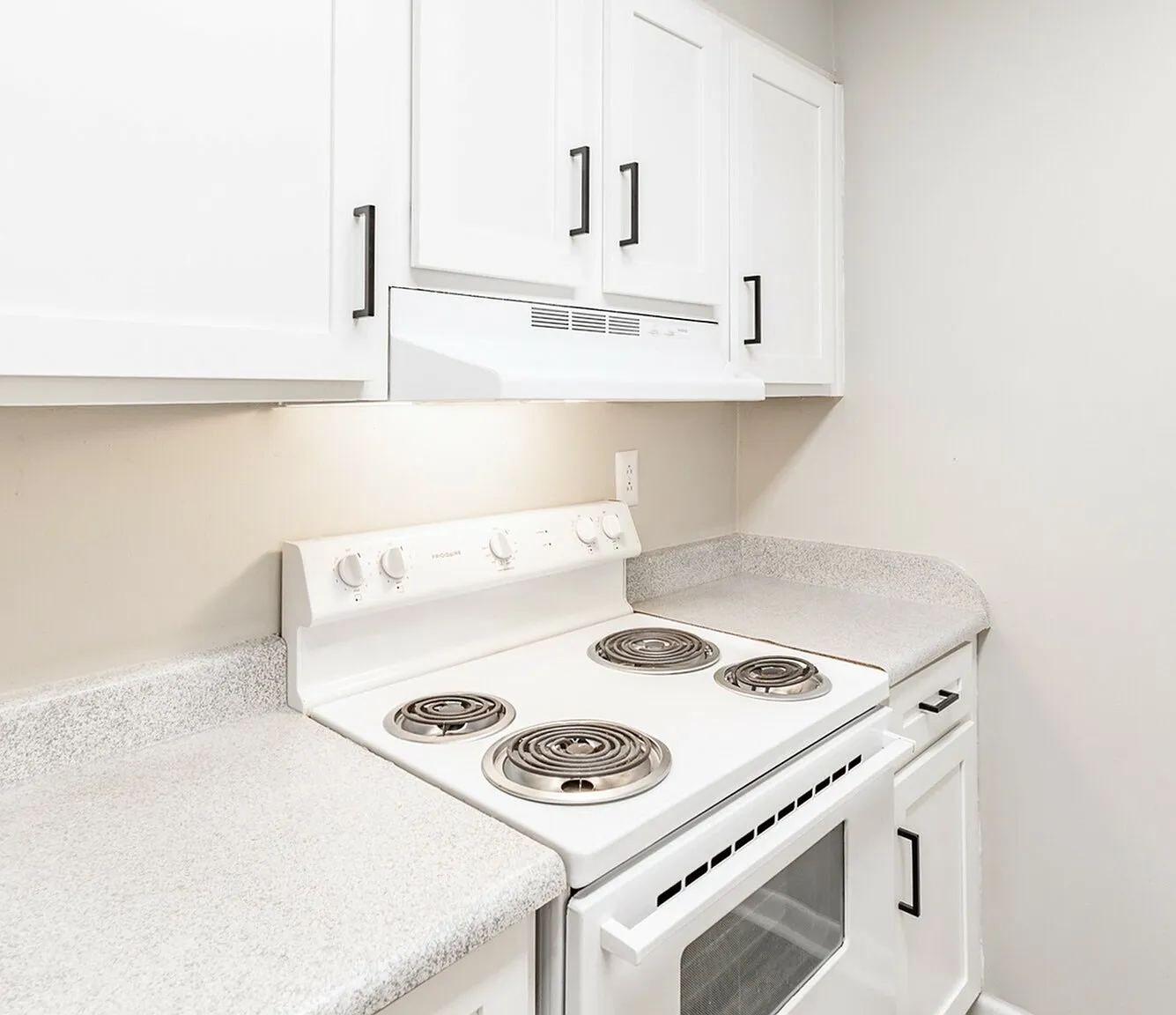Raintree Village Apartments — Photo 4
