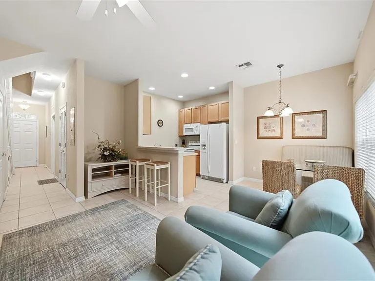 2402 Caravelle Cir — Photo 7