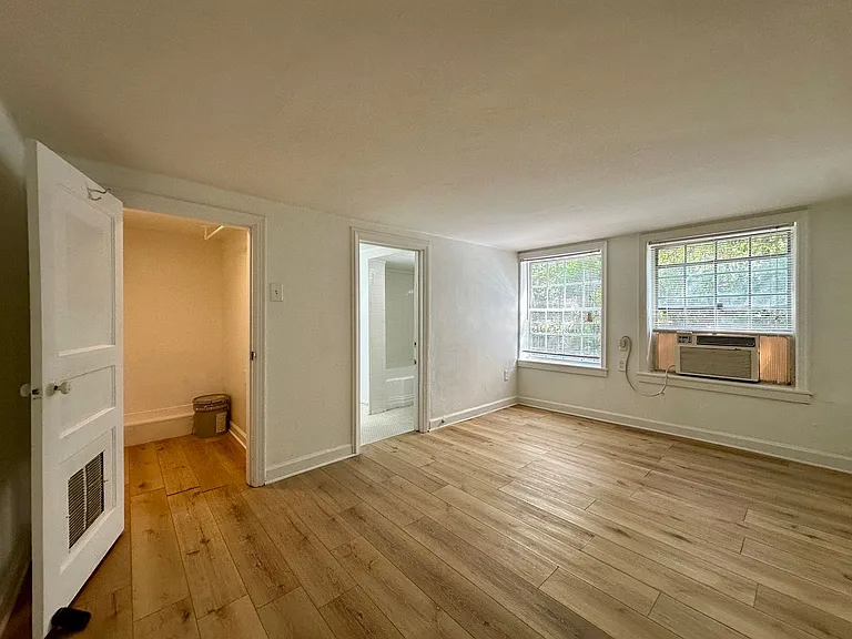 4507 Woodlawn — Photo 11